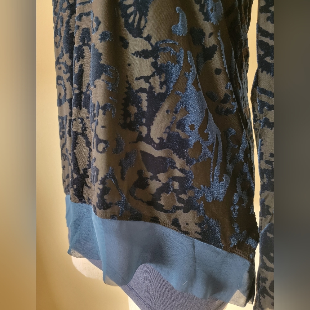 NWOT Simply Vera Vera Wang S Velvet Black to blue Long Sleeve Blouse - Picture 14 of 15
